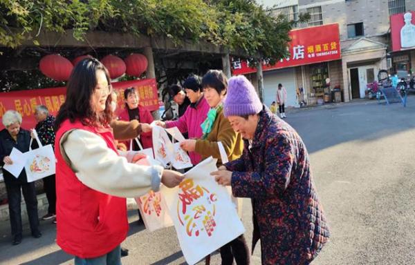 凤阳县各乡镇组建志愿者服务队对暖民心行动进行广泛宣传
